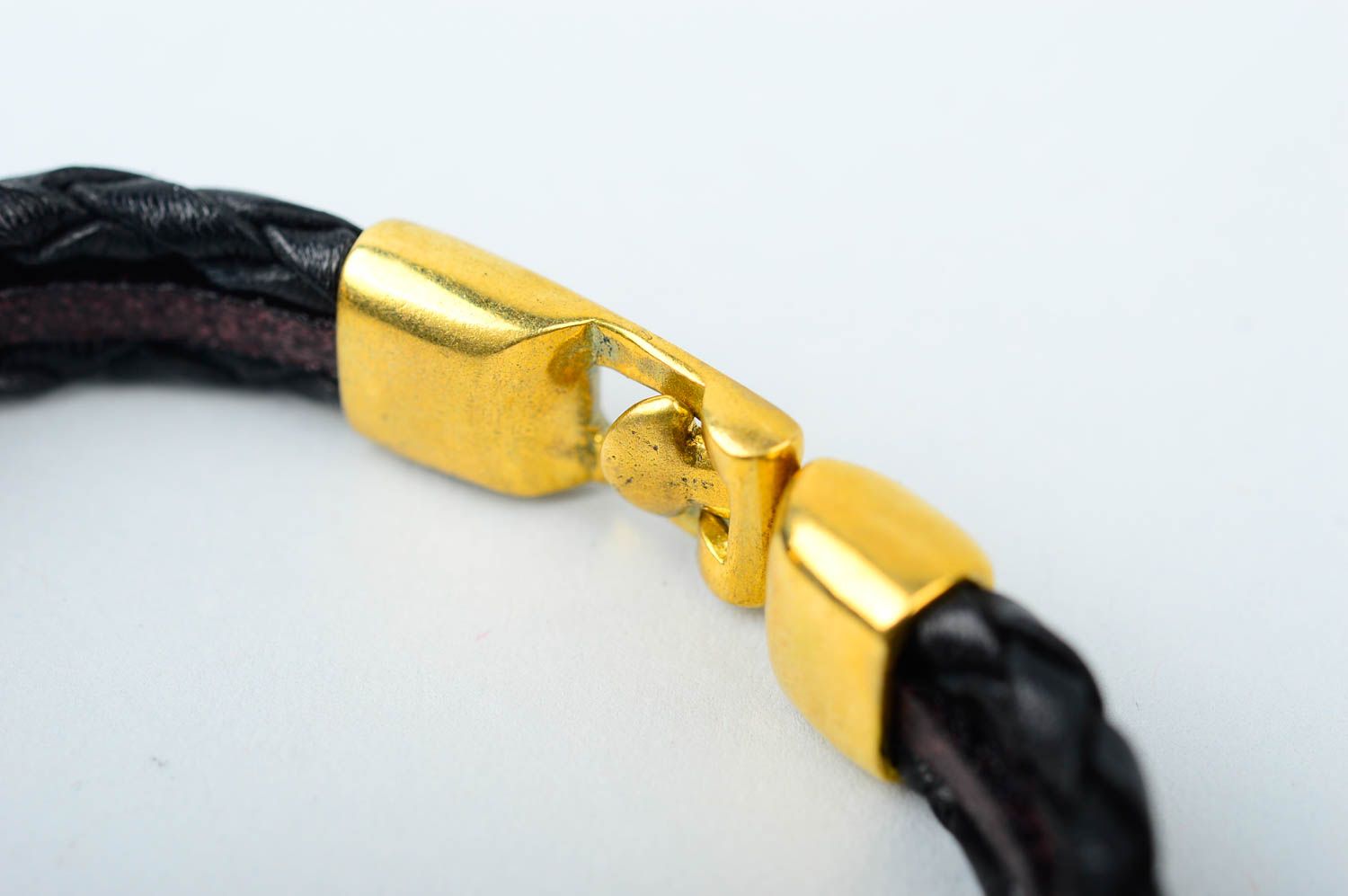 Кожаный браслет ручной работы черный браслет на руку украшение из кожи фото 5