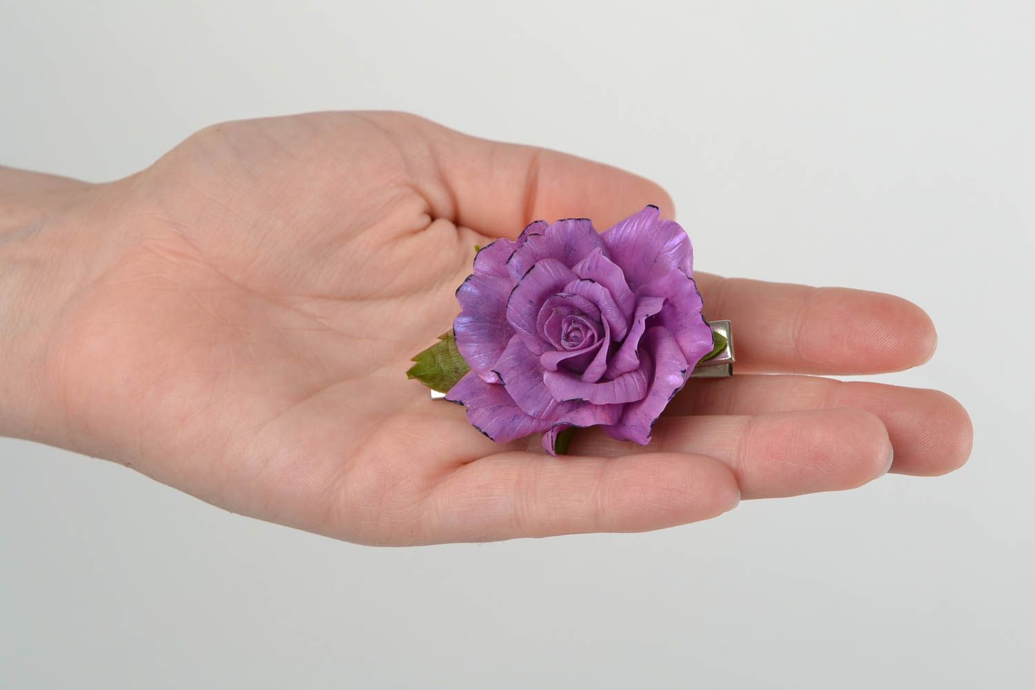 Barrette à cheveux avec belle fleur en porcelaine froide violette faite main photo 2
