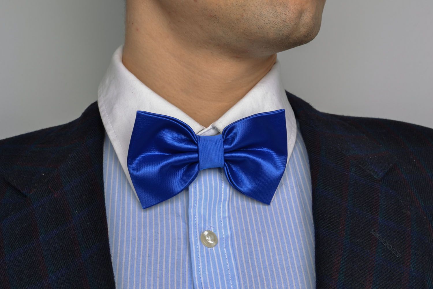 Elegant blue bow tie photo 1