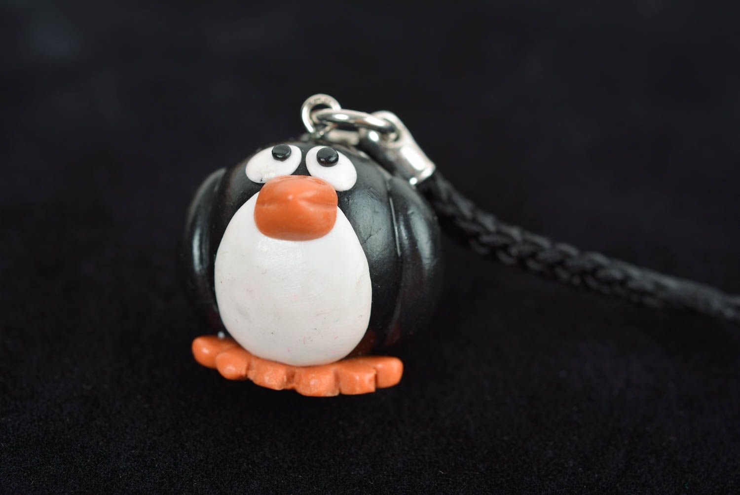 Porte-clés fait main Accessoire design en pâte polymère Cadeau original pingouin photo 4