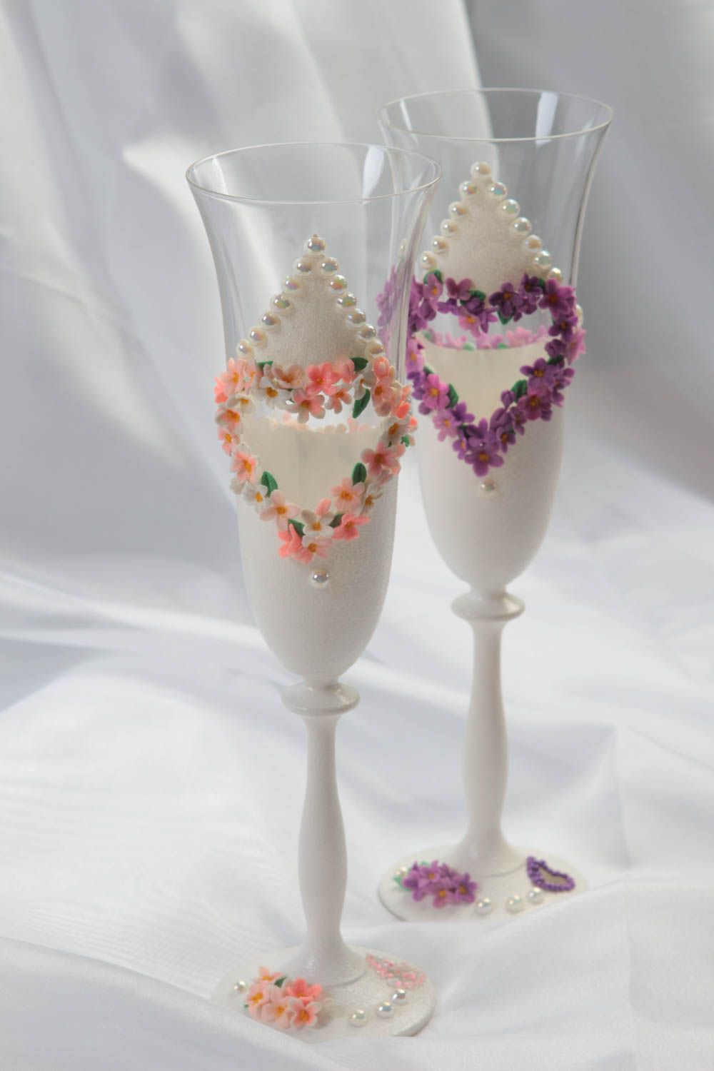 Свадебные бокалы набор 2 штуки узкие с бусинами и цветами ручная работа 190 мл фото 1