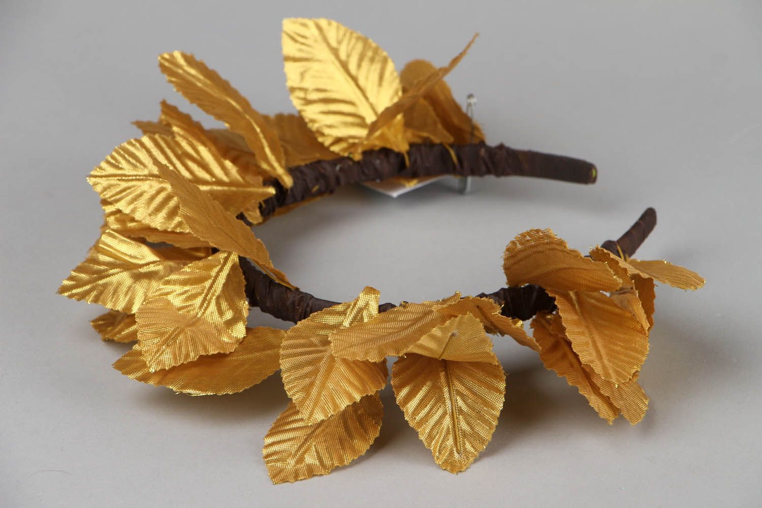 Hairband Made of Fabric Leaves photo 1