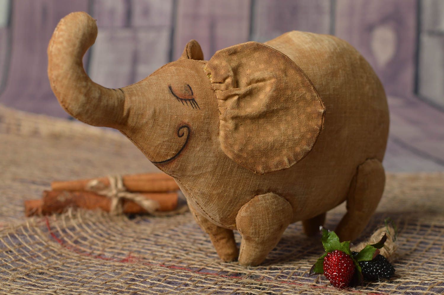 Jouet éléphant marron Peluche faite main en coton parfumé Décoration maison photo 1