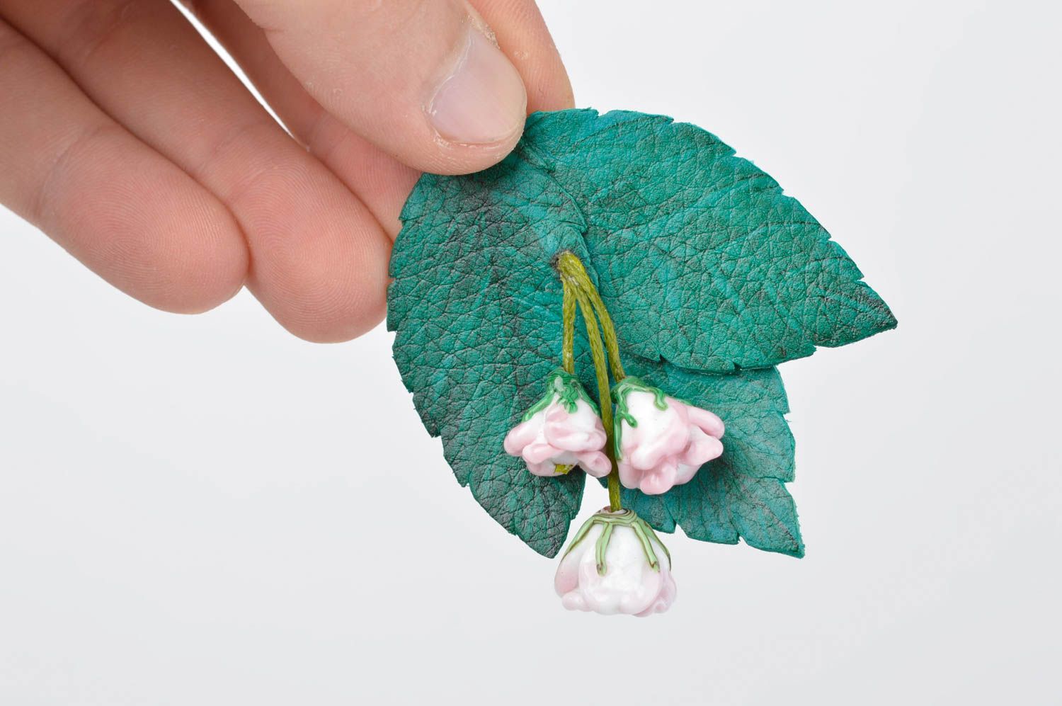 Handmade Blumen Brosche Designer Accessoire Schmuck aus Glas weiße Blüten foto 3