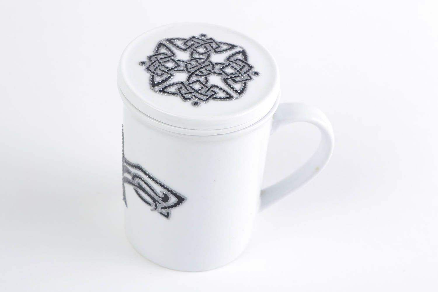 Белая глиняная чашка с крышкой и заварником с росписью акрилом ручной работы фото 4
