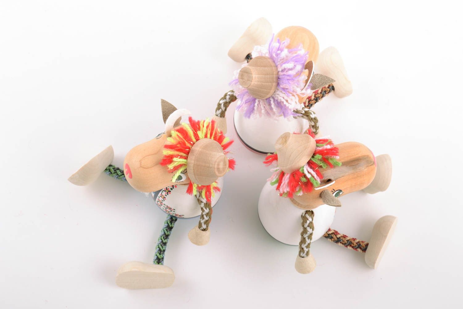Conjunto de juguetes de madera artesanales pintados cabritas florales  foto 5