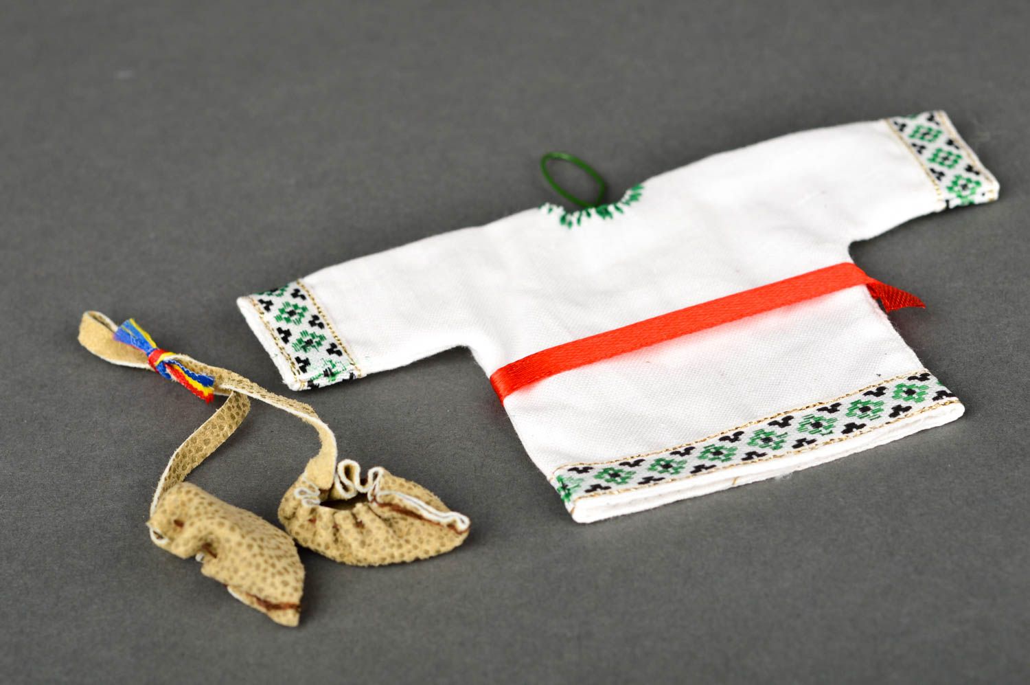 Elemento decorativo hecho a mano camisa étnica con zuecos adorno para casa foto 5