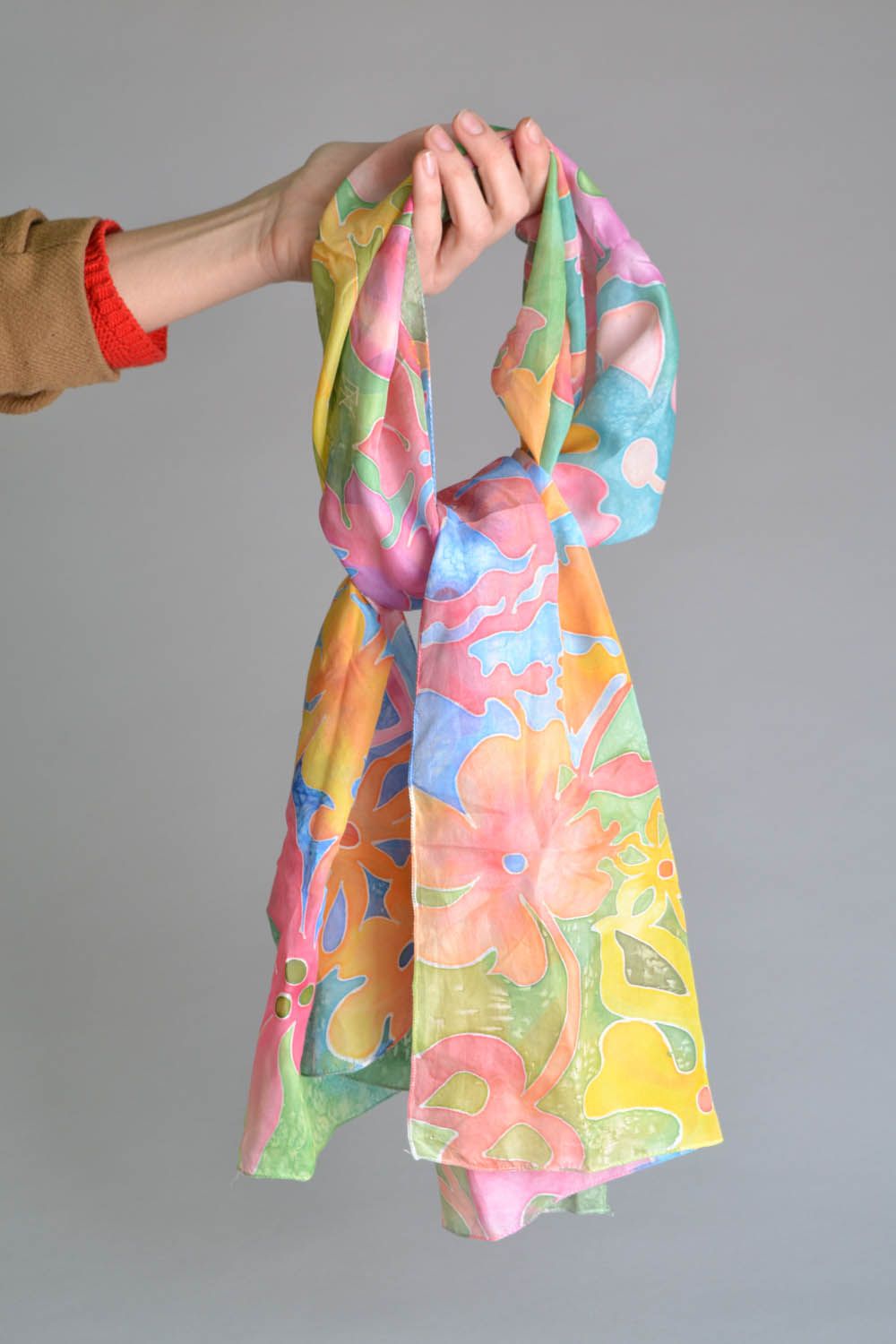 Sciarpa di seta fatta a mano accessorio originale da donna in colori vivaci
 foto 2