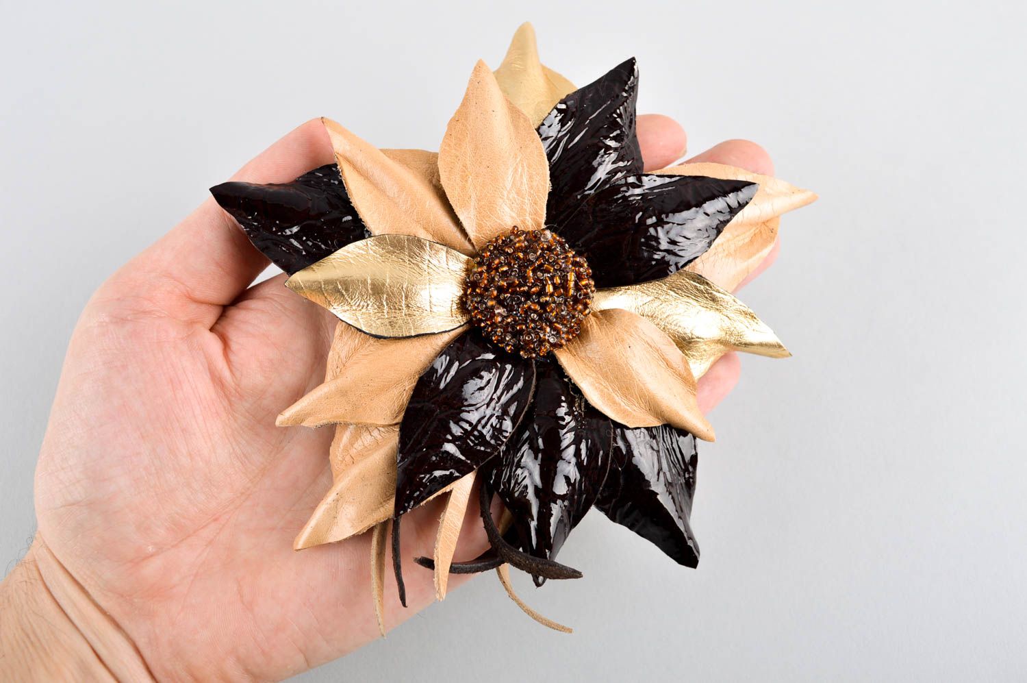 Broche fleur Bijou fantaisie fait main Accessoire en cuir pour femme cadeau photo 5