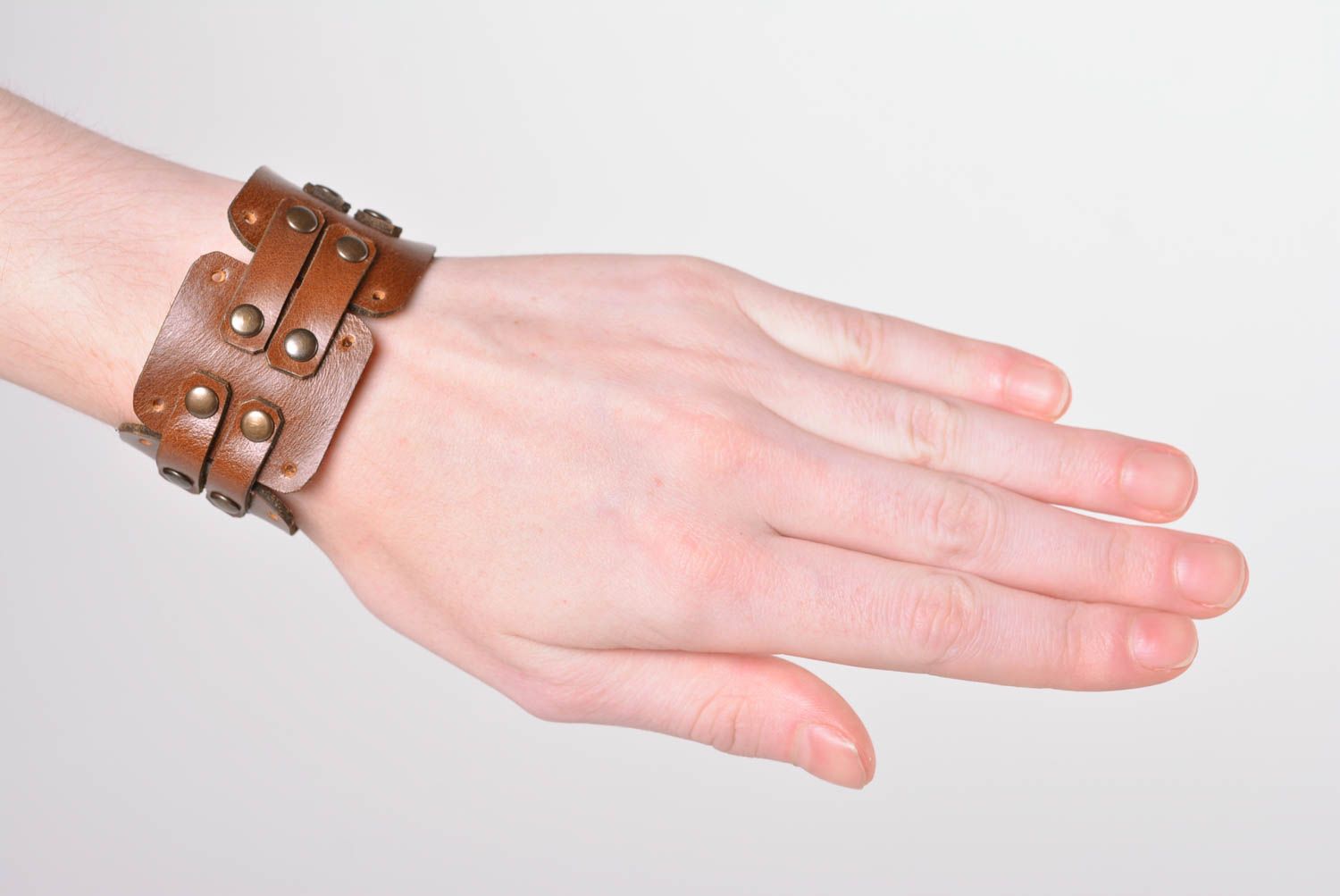 Accessoire für Frauen handmade Designer Schmuck Leder Armband breit hellbraun foto 2