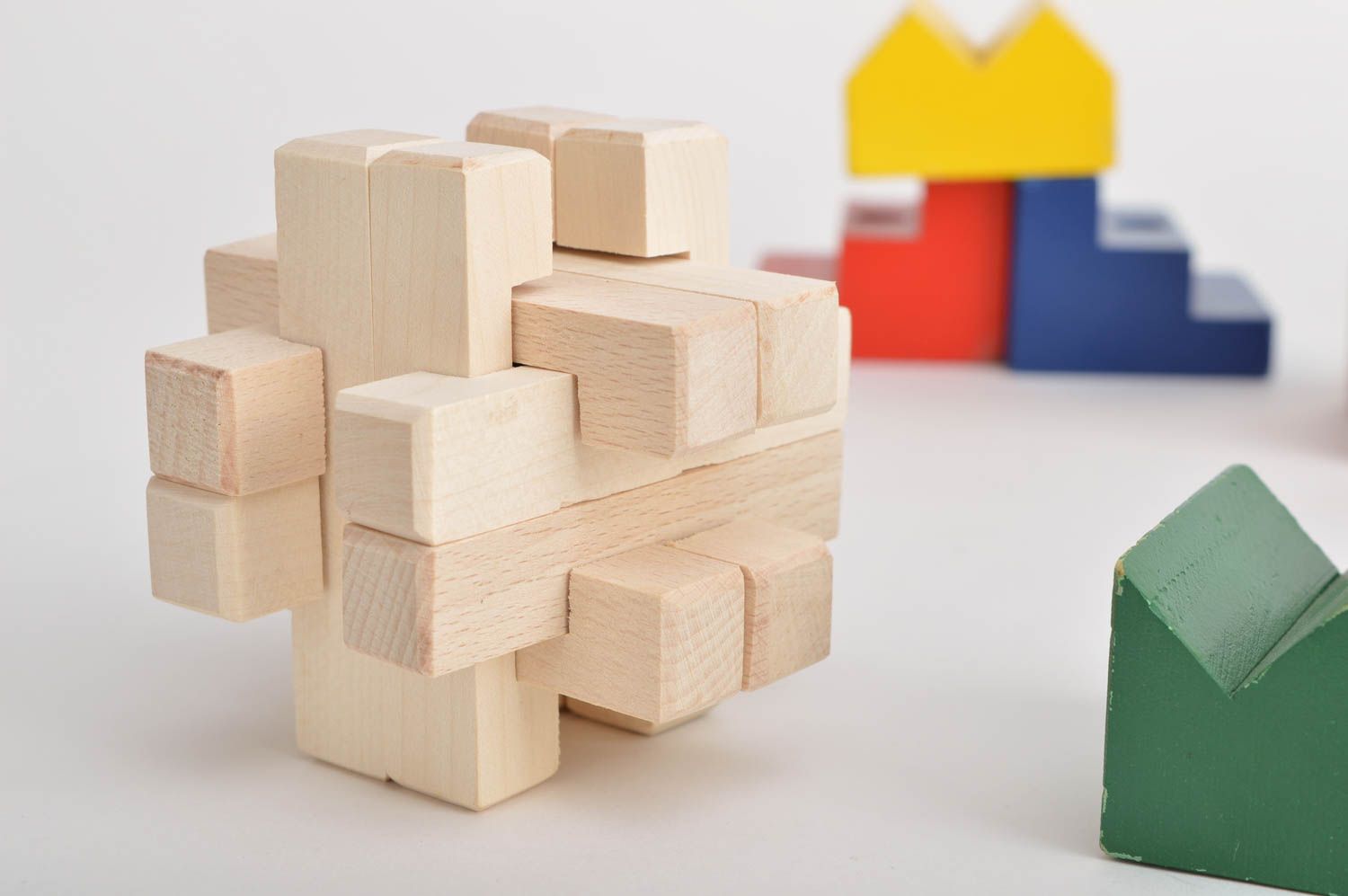 Игрушка ручной работы деревянный кубик игрушка из дерева от 3 лет из бука фото 1