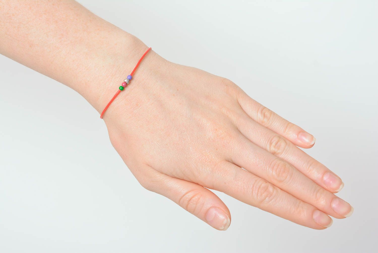 Bracelet cordon ciré rouge Bijou fait main avec perles multicolores Cadeau femme photo 4