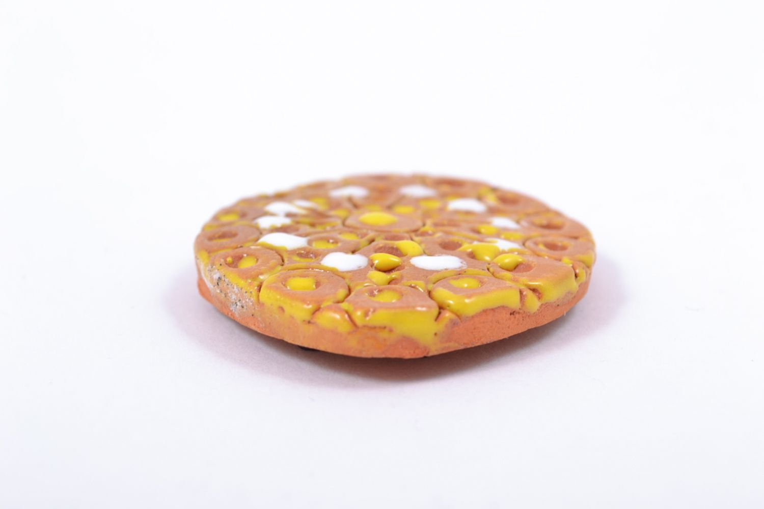 Aimant frigo artisanal d'argile naturelle fait main ovale avec ornement peint photo 4