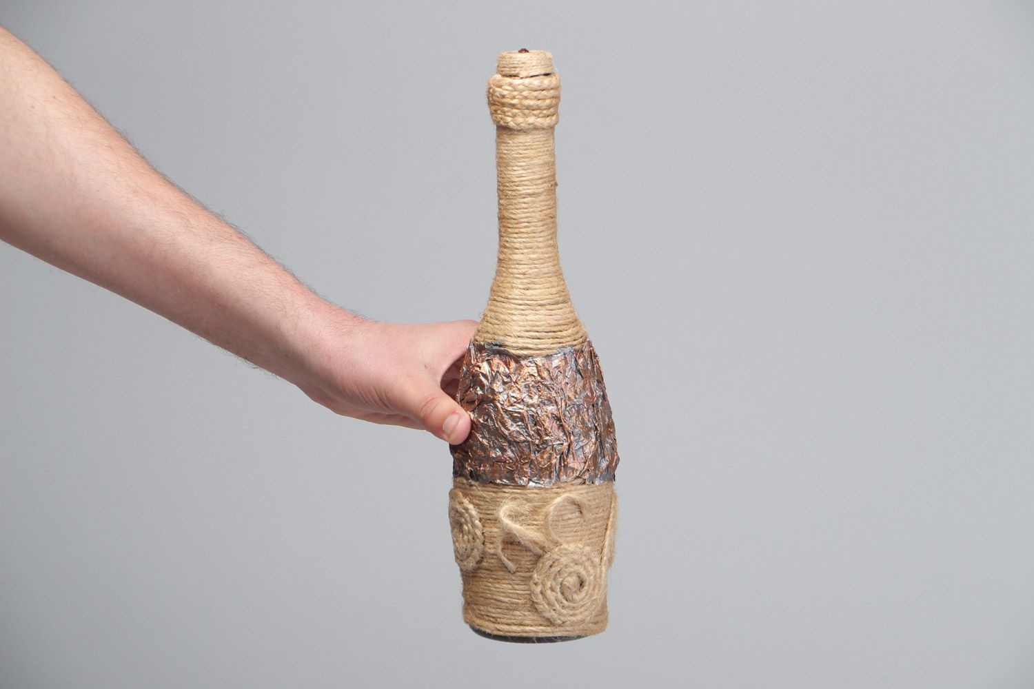 Handmade Geschenk Flasche Deko aus Glas mit Packschnur und Papier umwoben  foto 5