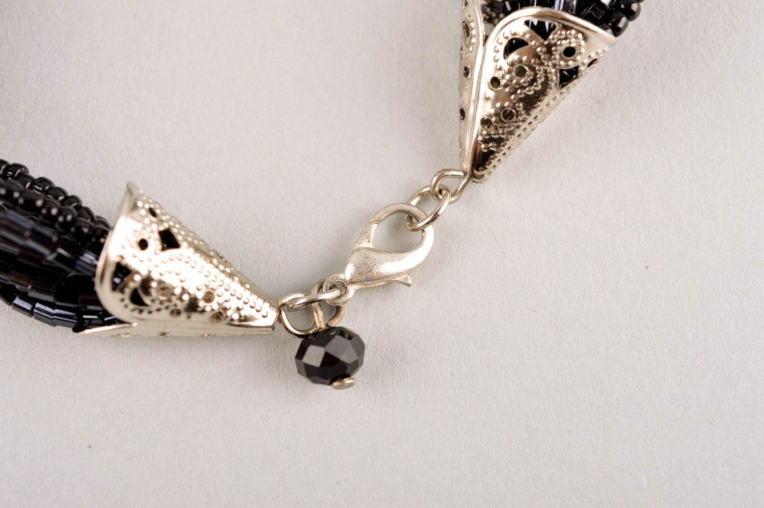 Bracelet original Bijou fait main noir en perles de rocaille Accessoire femme photo 5
