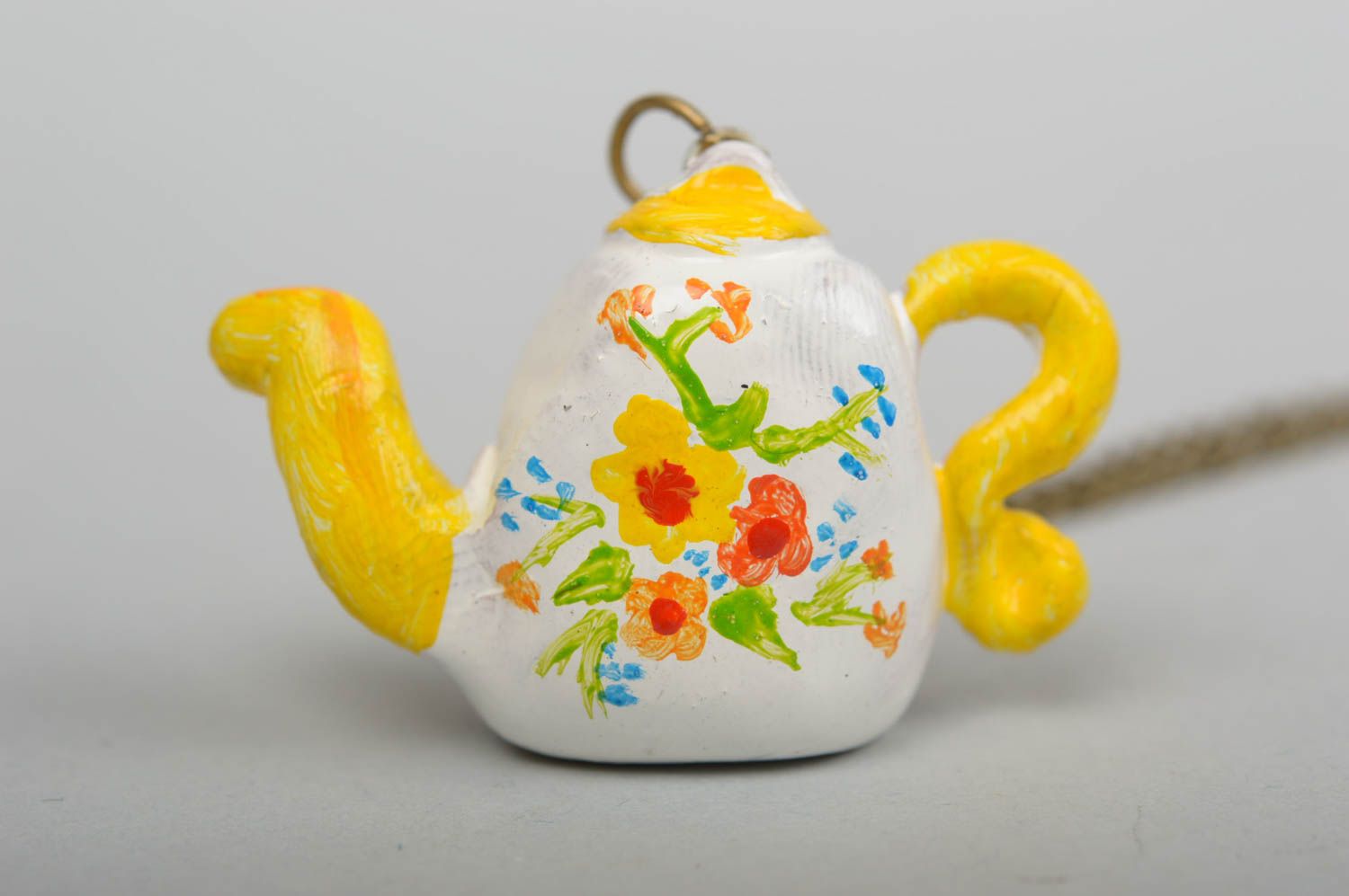 Кулон ручной работы авторский кулон в виде чайника подвеска из глину с росписью фото 2