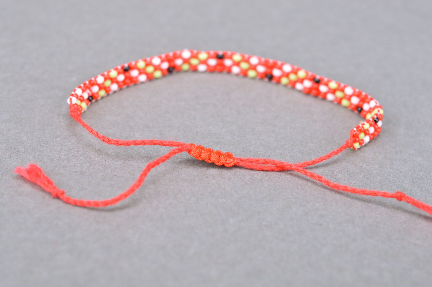 Bracelet fait main de perles de rocaille bariolé rouge blanc vert bijou photo 5