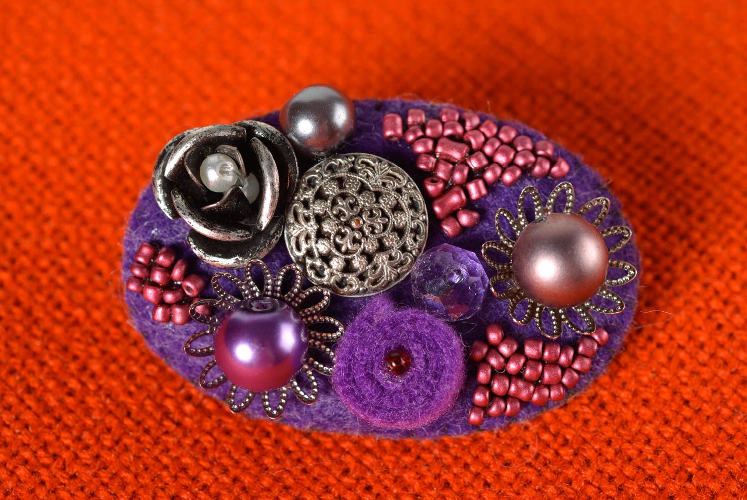 Broche violette ovale faite main Accessoire fille original Cadeau pour fille photo 1