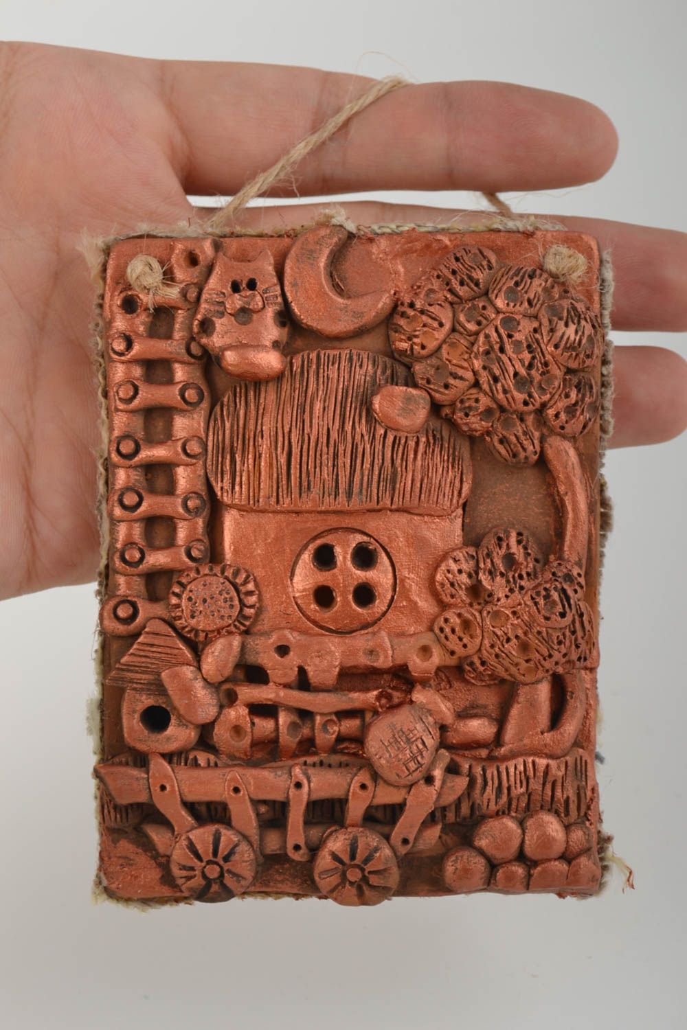 Colgante artesanal de cerámica modelado a mano original pintado con acrílicos foto 2