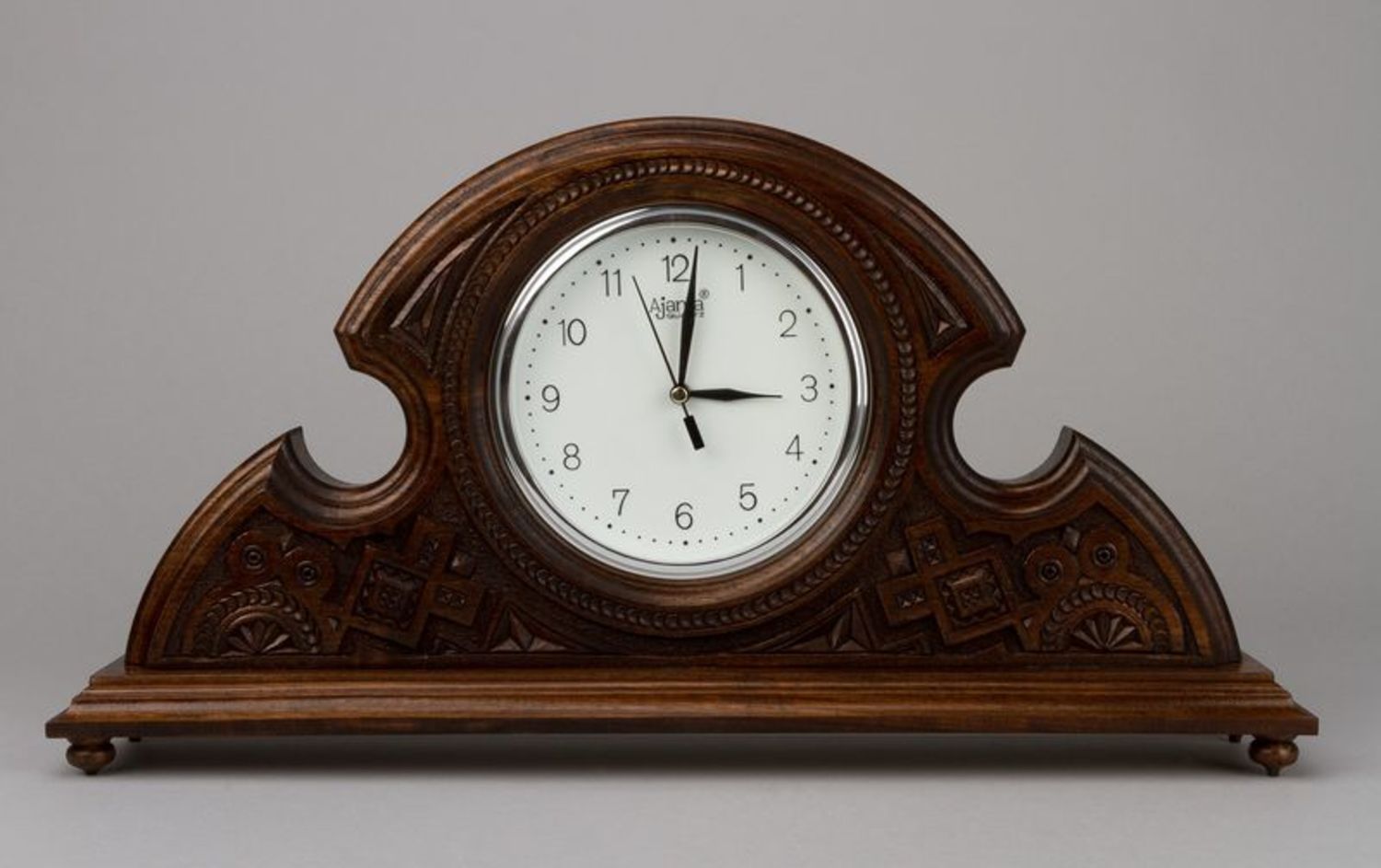 Wooden desktop clock photo 1