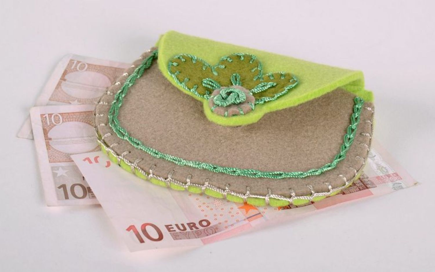 Porte monnaie vert en feutre fait main photo 4