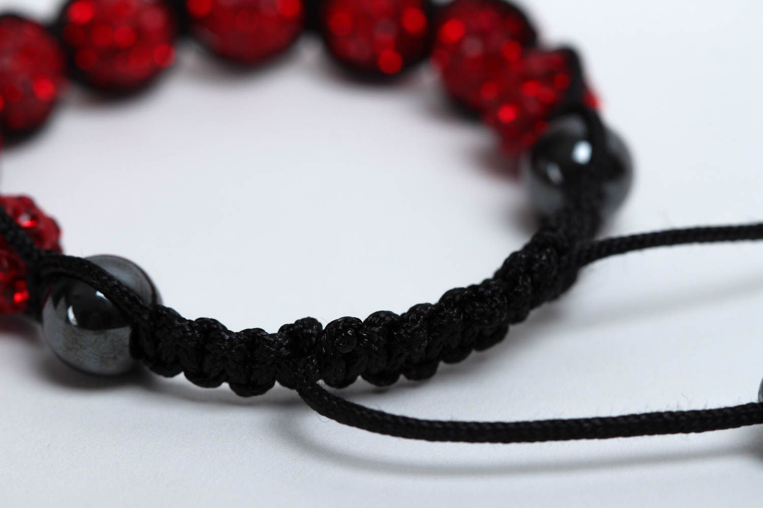 Bracelet mode Bijou fait main de noir et rouge Accessoire femme stylée photo 4