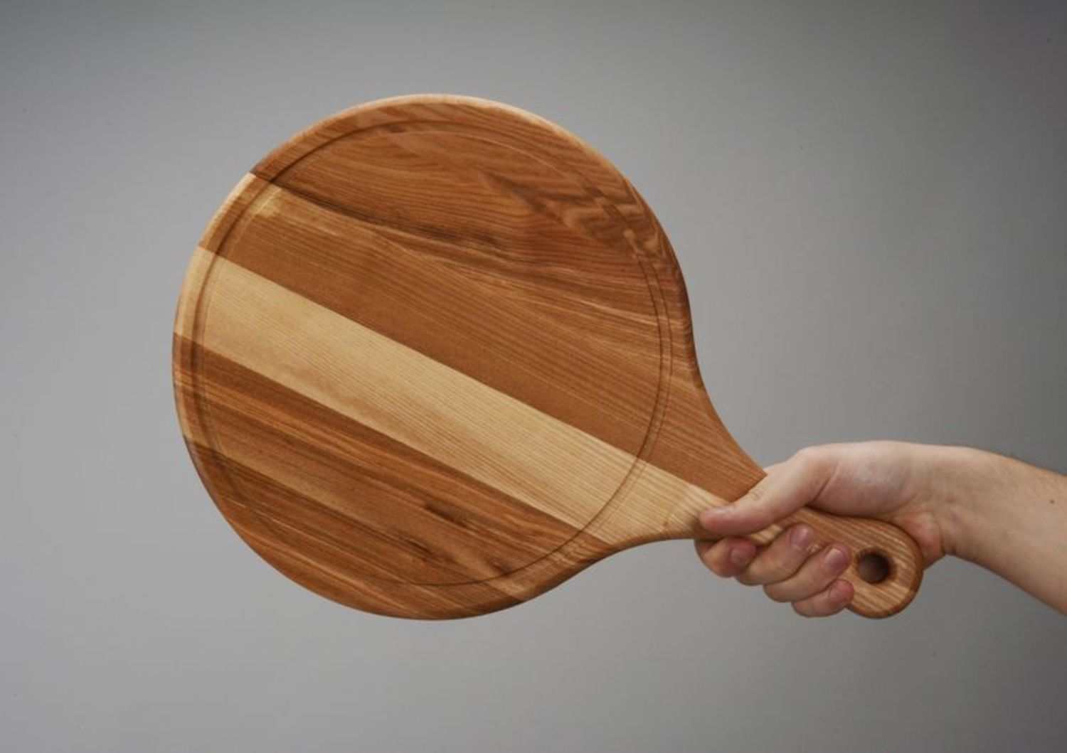 Wooden chopping board with handle photo 2