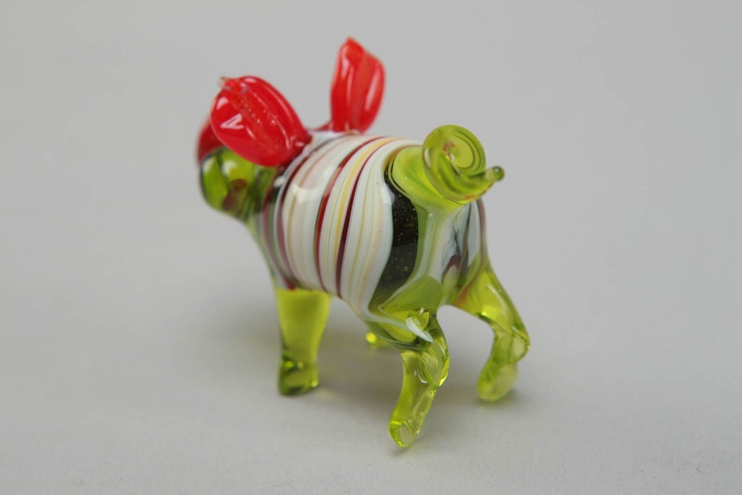 Color glass statuette of pig photo 3
