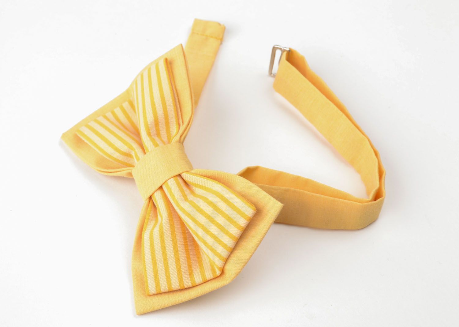 Gravata-borboleta artesanal amarela  foto 1