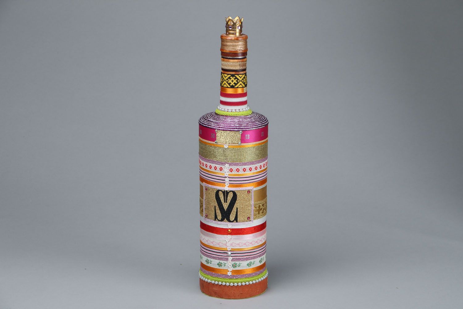 Botella decorativa cubierta con cuero foto 1