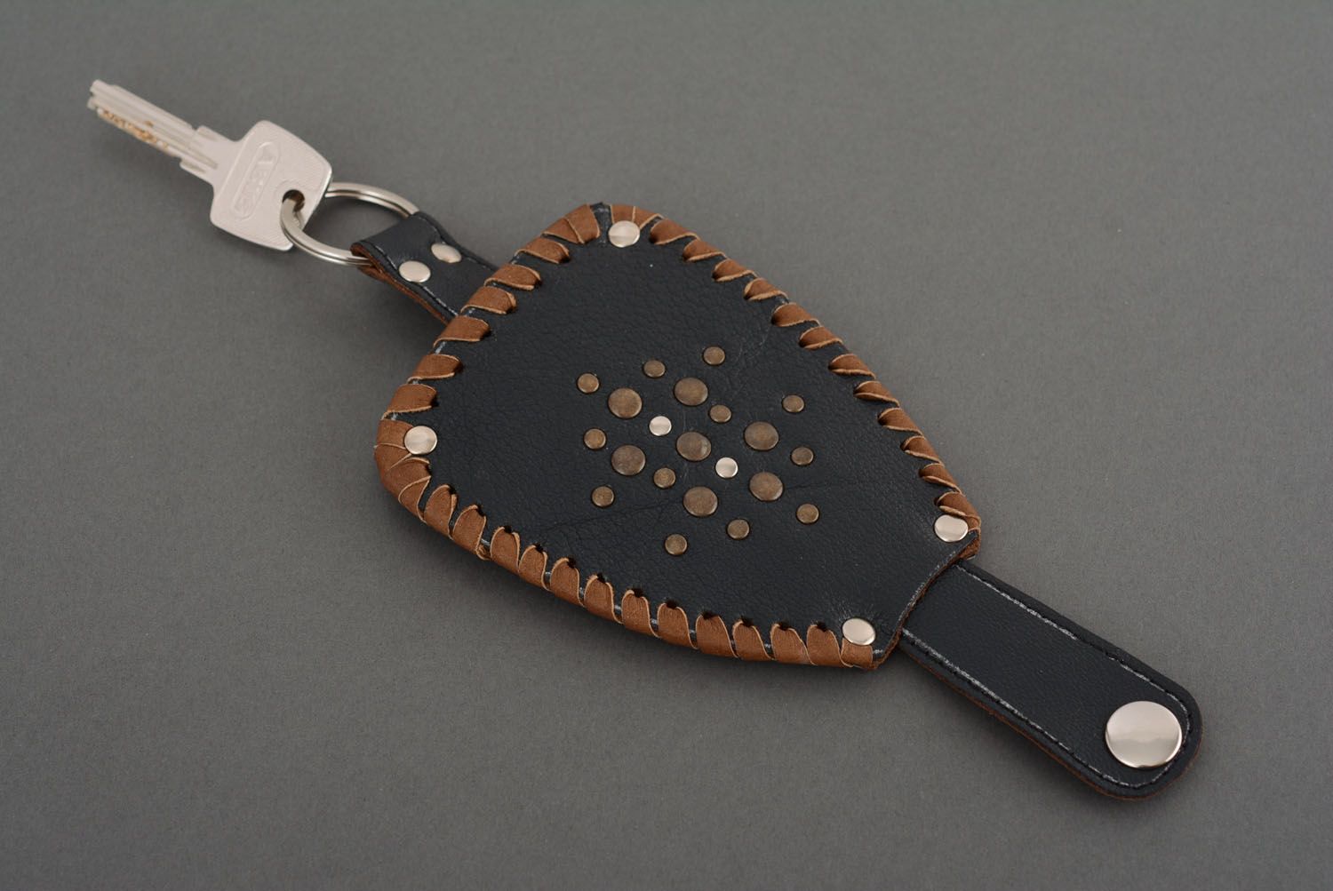 Leather men's key holder photo 1