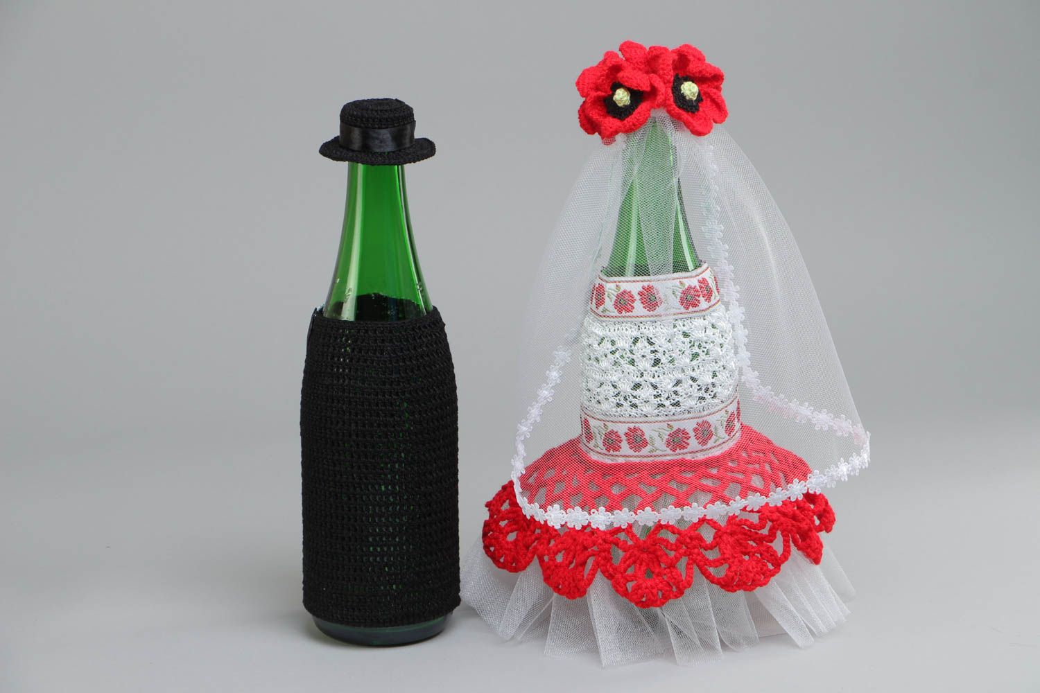 Handmade Hüllen für Flaschen aus Garn gehäkelt Braut und Bräutigam für Hochzeit foto 3