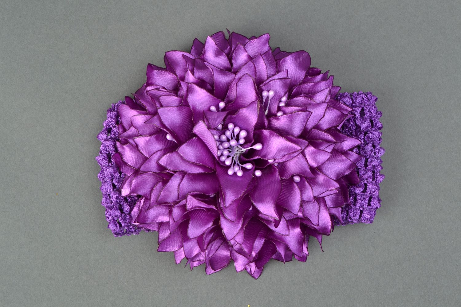 Повязка на голову с цветком из лент Фиолетовая георгина фото 1