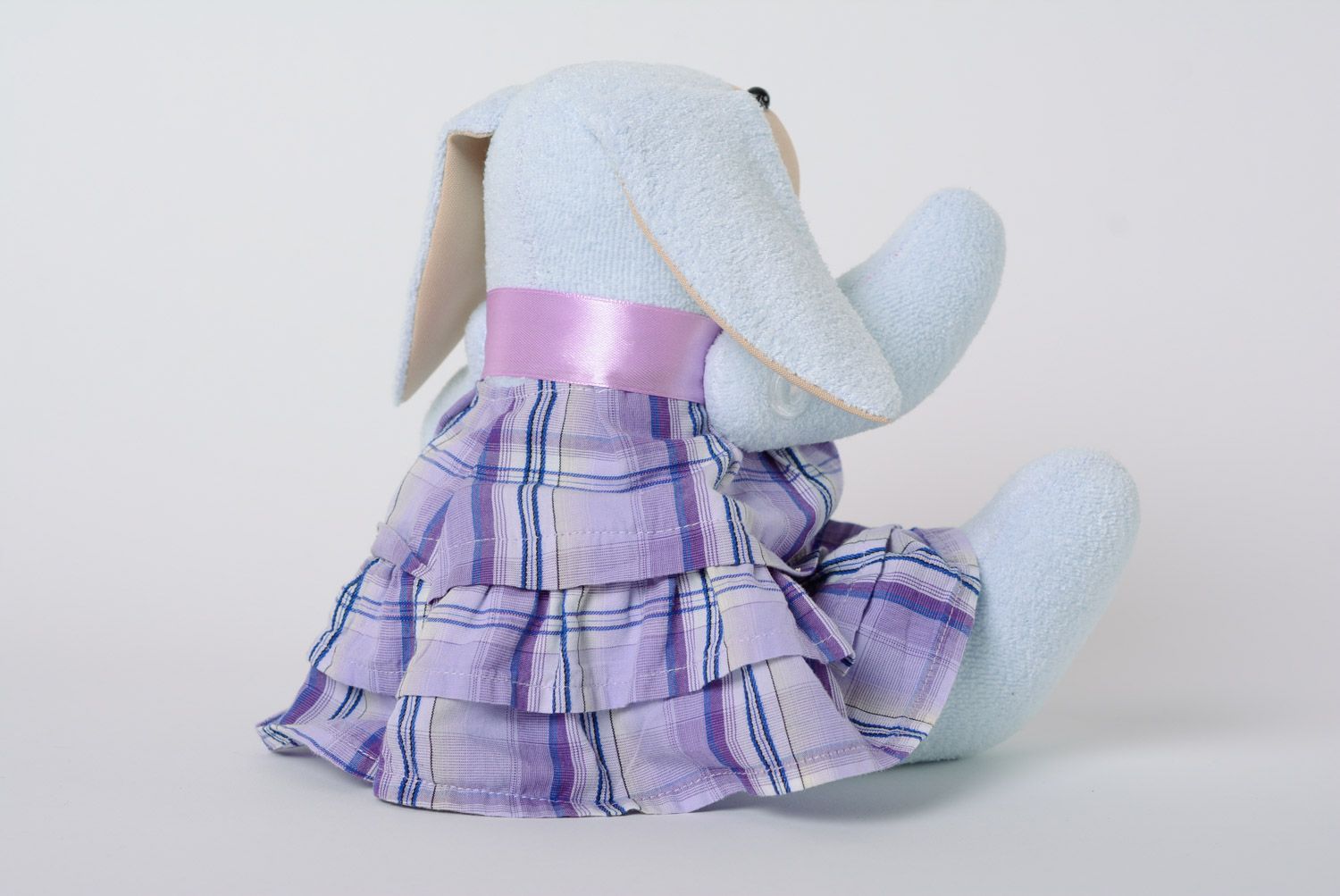 Interieur Spielzeug Kuscheltier Schaf im Kleid violett aus Trikotage handmade  foto 5