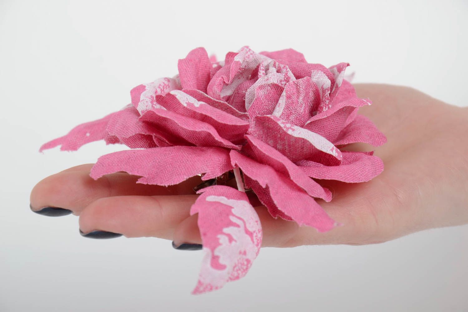 Брошь заколка из ткани розовая большая красивая крупная женская ручной работы фото 4