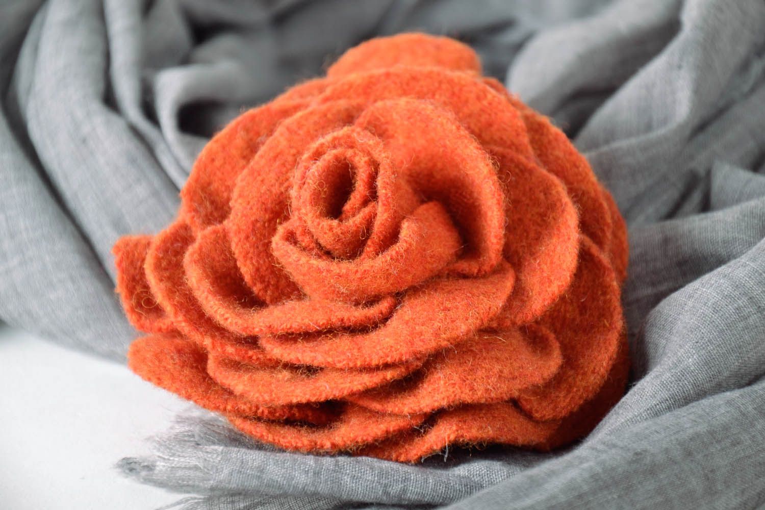 Grande broche fleur en laine Rose orange photo 1