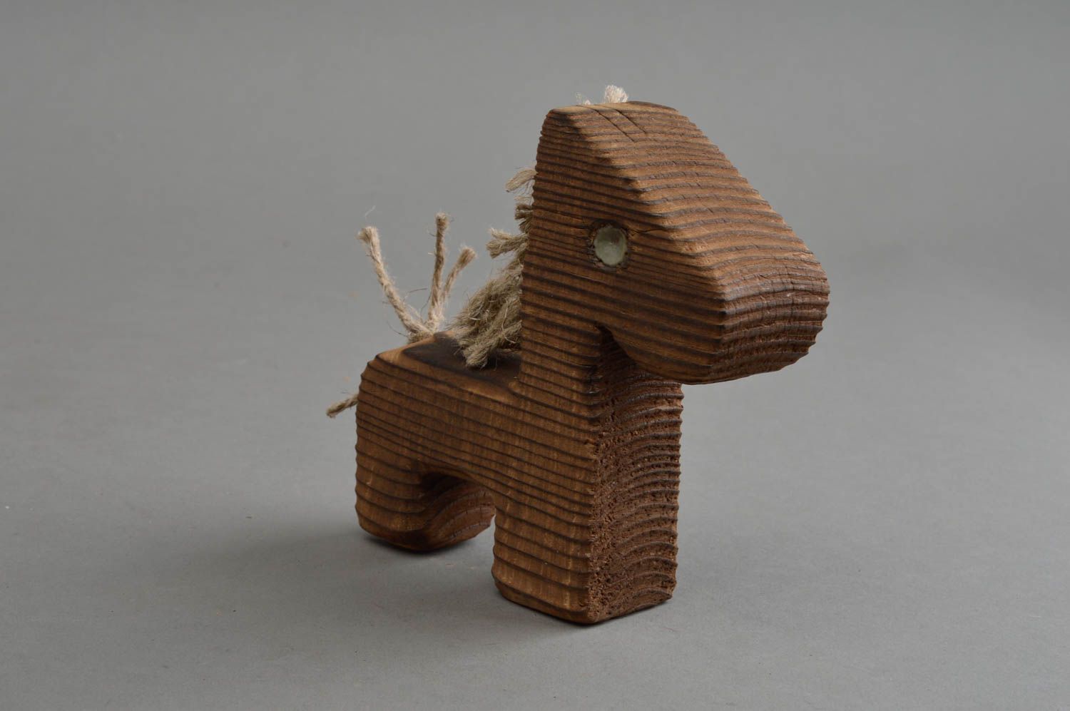 Figurine cheval en bois de pin et cordons de lin écologique faite main photo 3