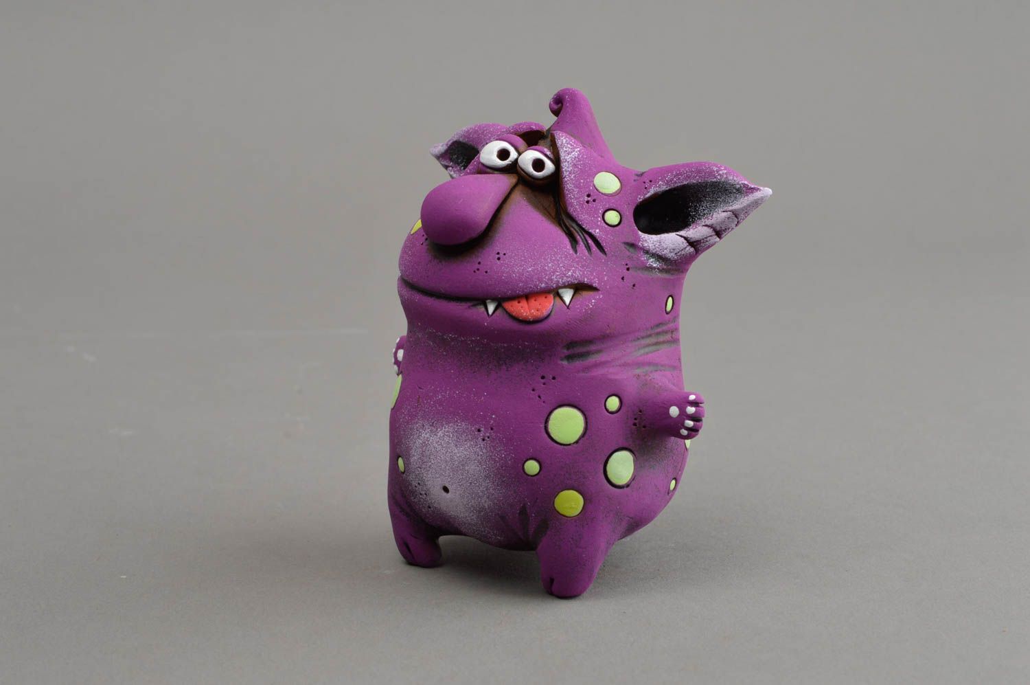 Фиолетовая глиняная статуэтка ручной работы авторского дизайна оригинальная фото 3