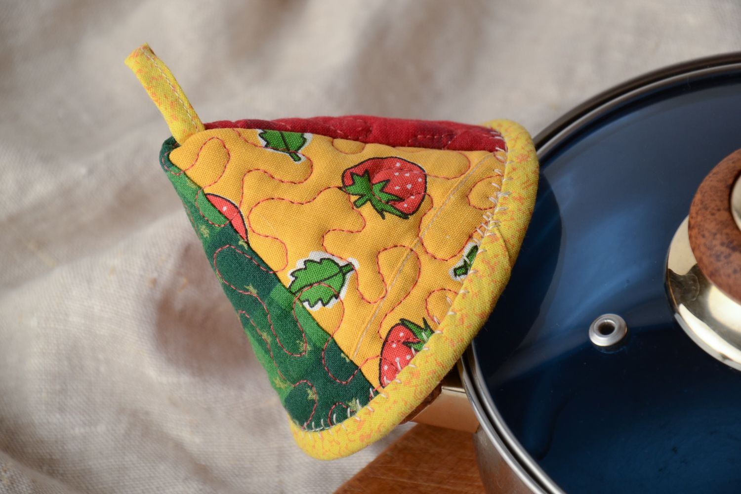 Manique en tissu de cuisine avec boucle faite main multicolore originale photo 1