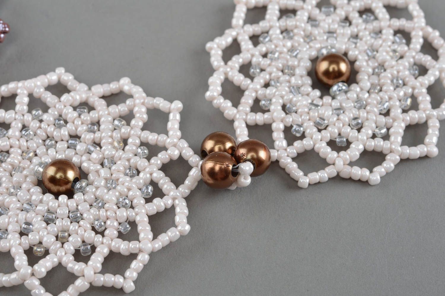 Damen Halskette aus Glasperlen in Weiß Braun originell handmade Blumen Collier  foto 3