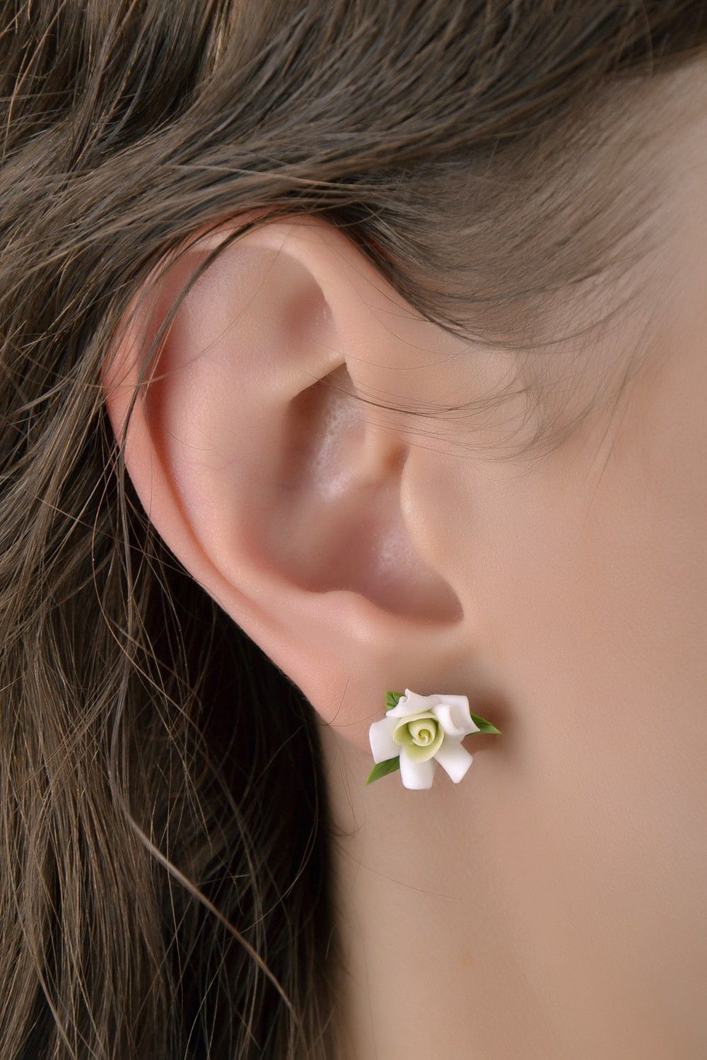 Boucles d'oreilles faites main 'Rose blanche' photo 4