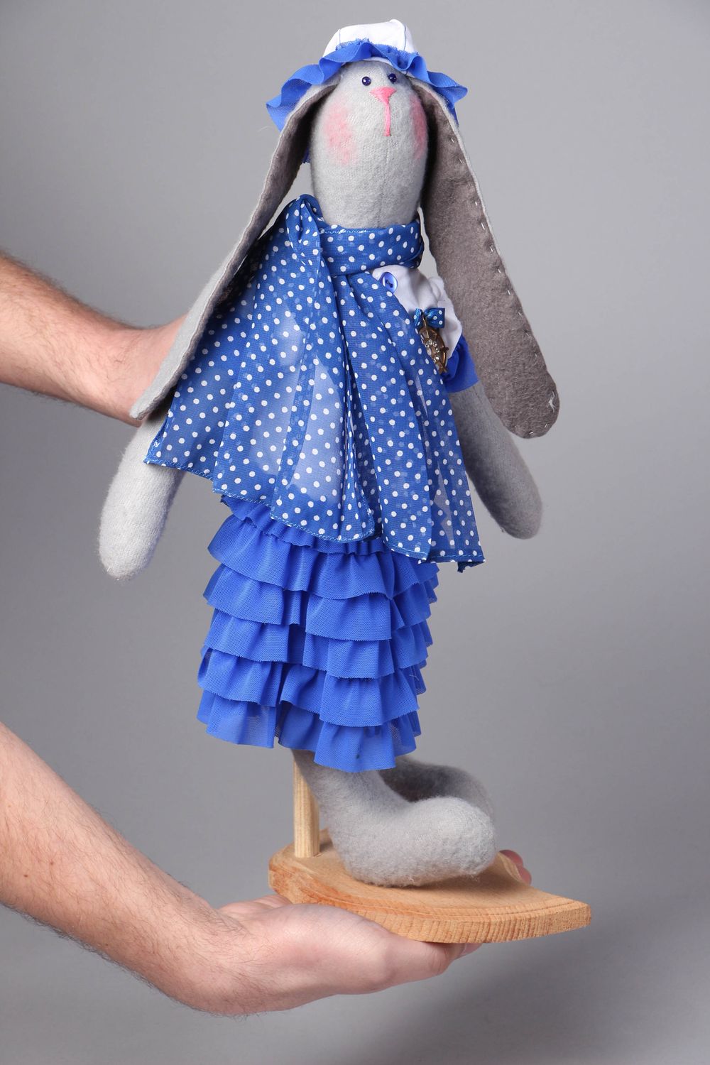Авторская кукла на подставке тканевая Зайка  фото 4