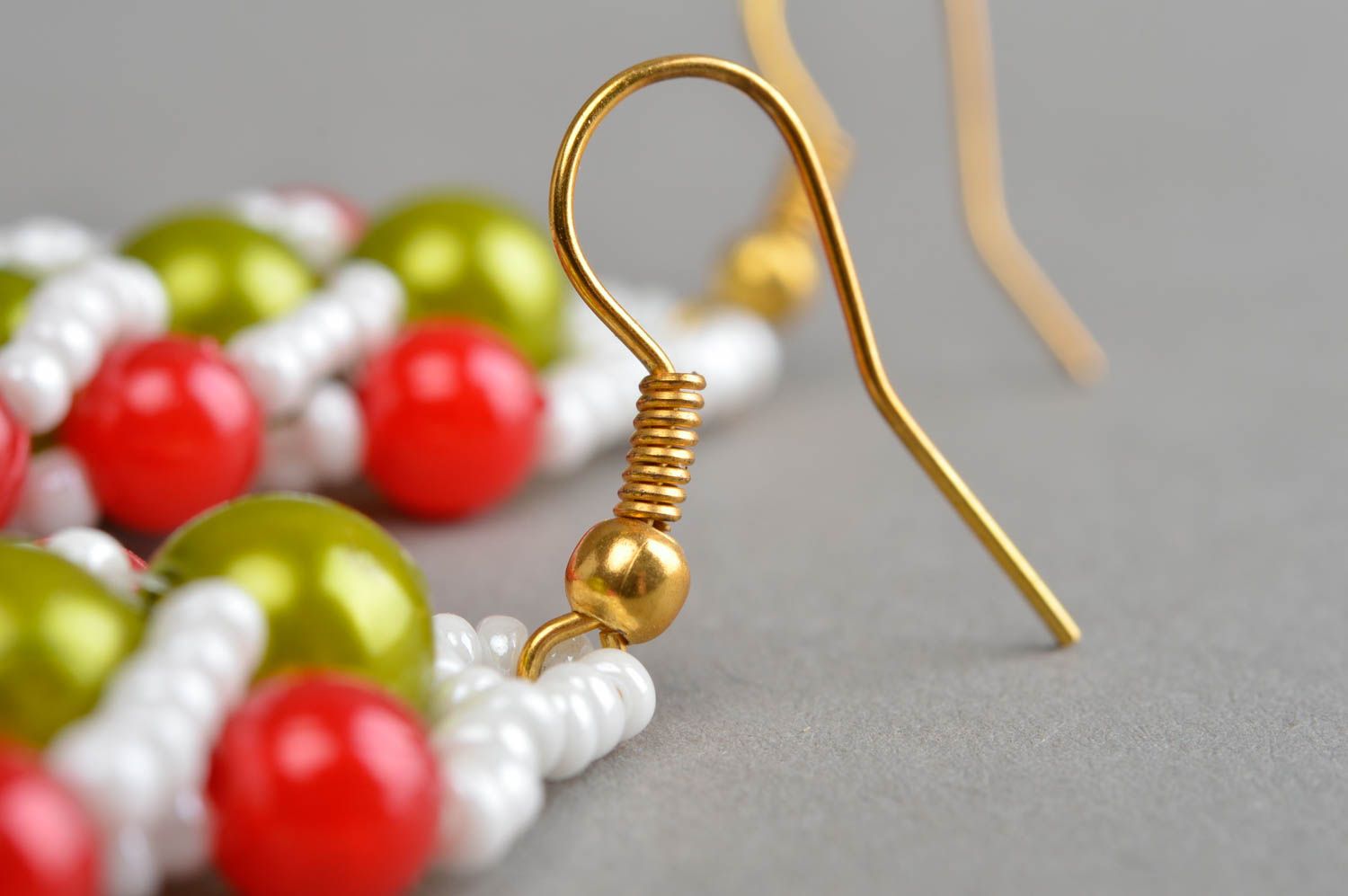 Boucles d'oreilles en perles de rocaille faites main multicolores pendantes photo 4