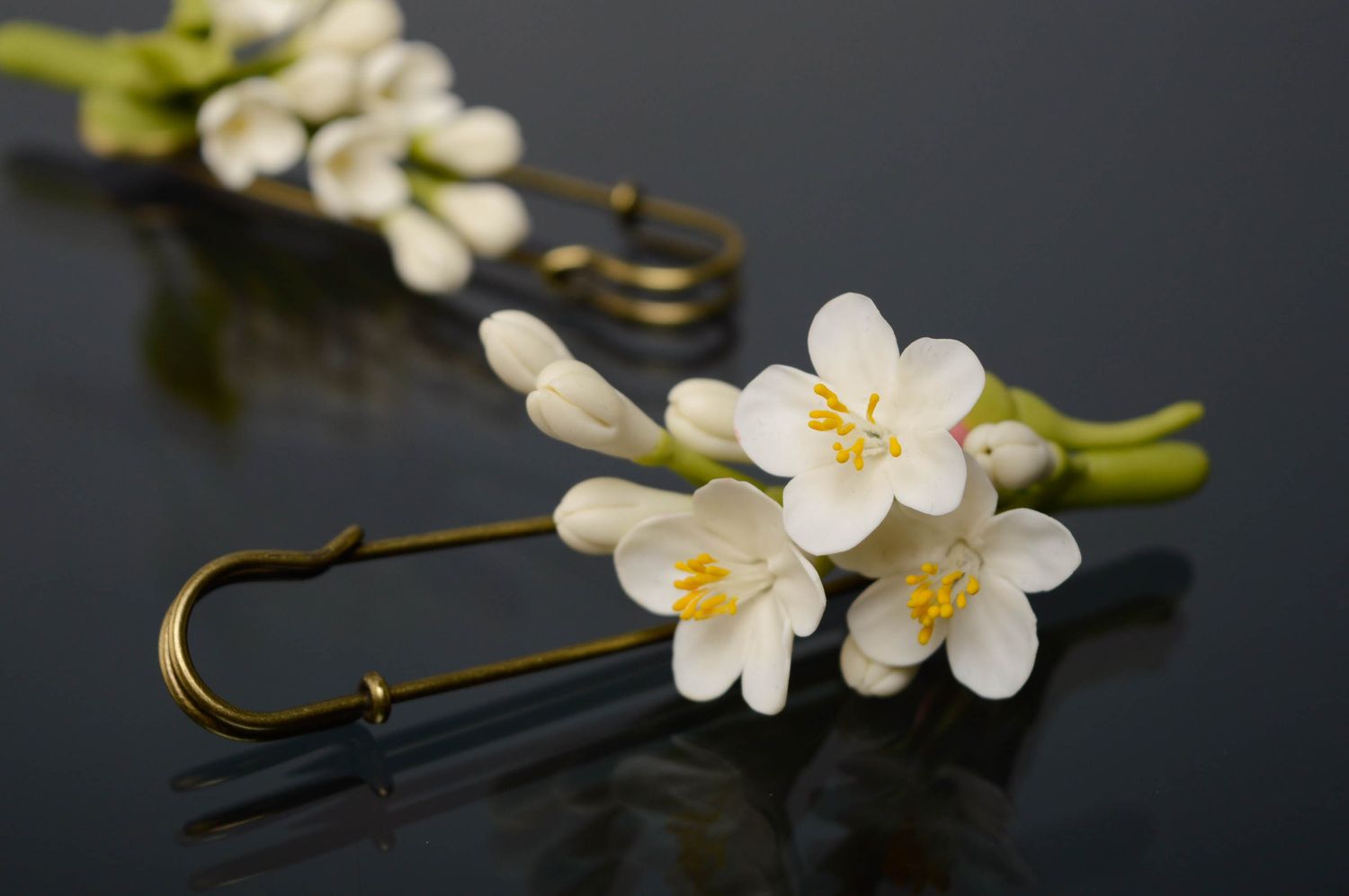 Broche floral de porcelana fría  foto 4