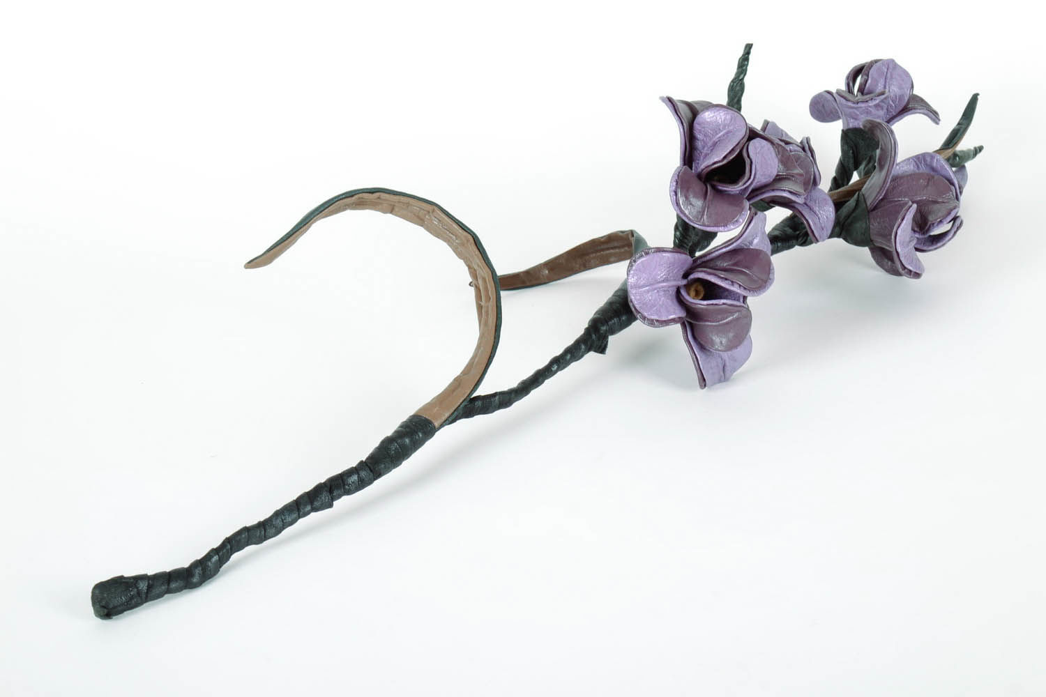 Fleurs décoratives en cuir faites main Iris photo 3