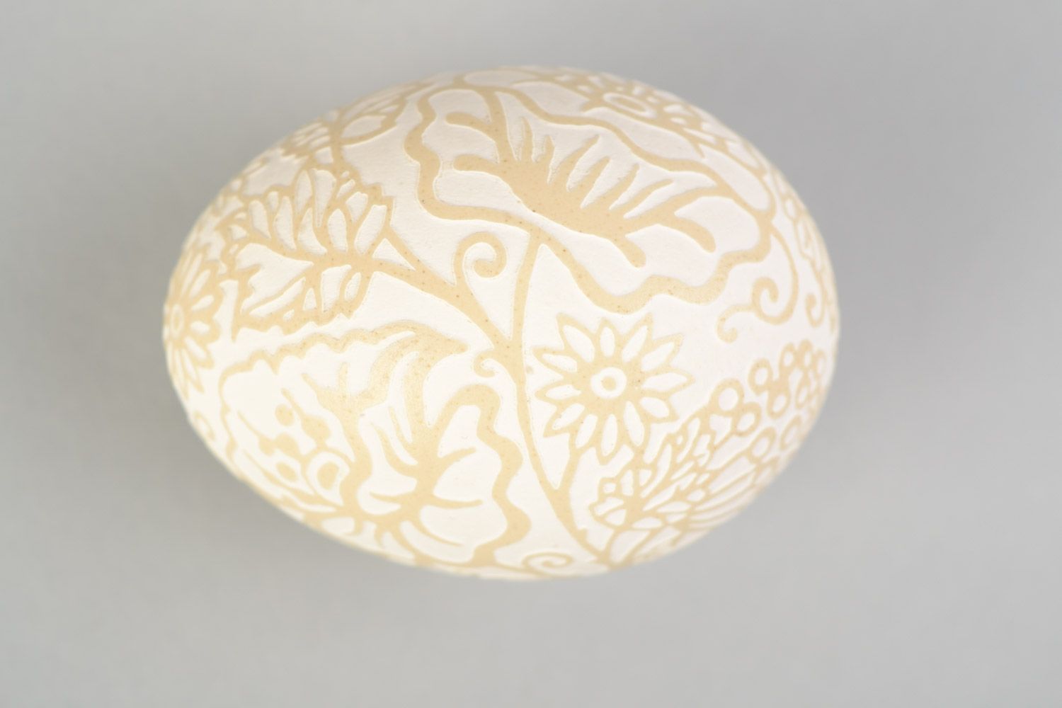 Huevo de Pascua artesanal en técnica de corrosión con vinagre original con ornamentos foto 3