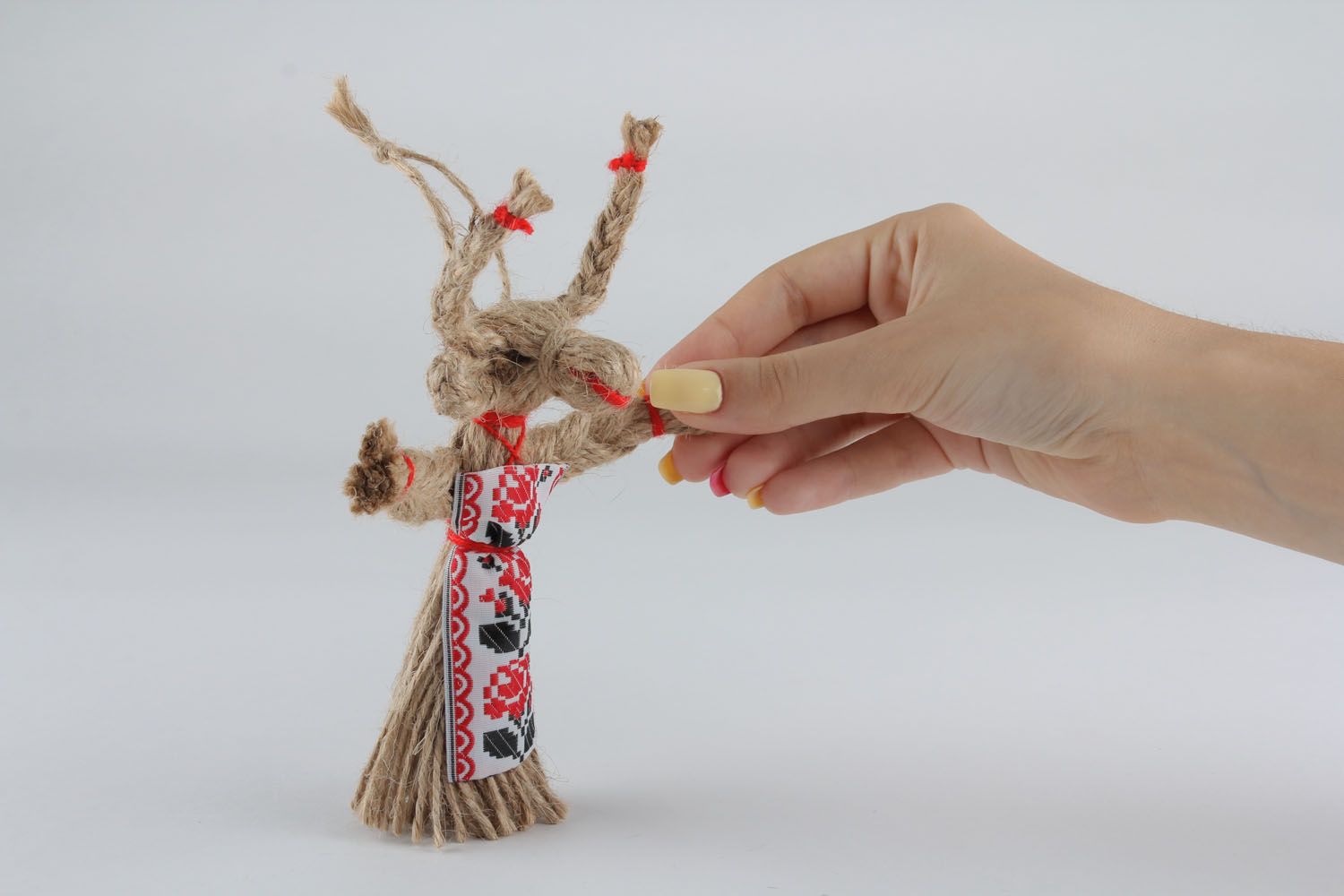 Souvenir etnico di spago fatto a mano amuleto talismano giocattolo slavo foto 1