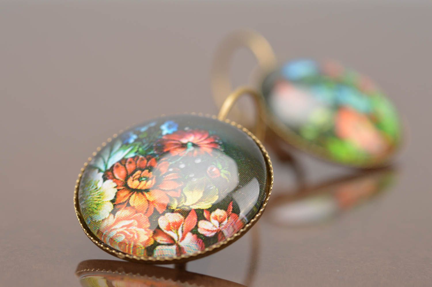 Handmade designer round dangle earrings on metal basis with floral image photo 4