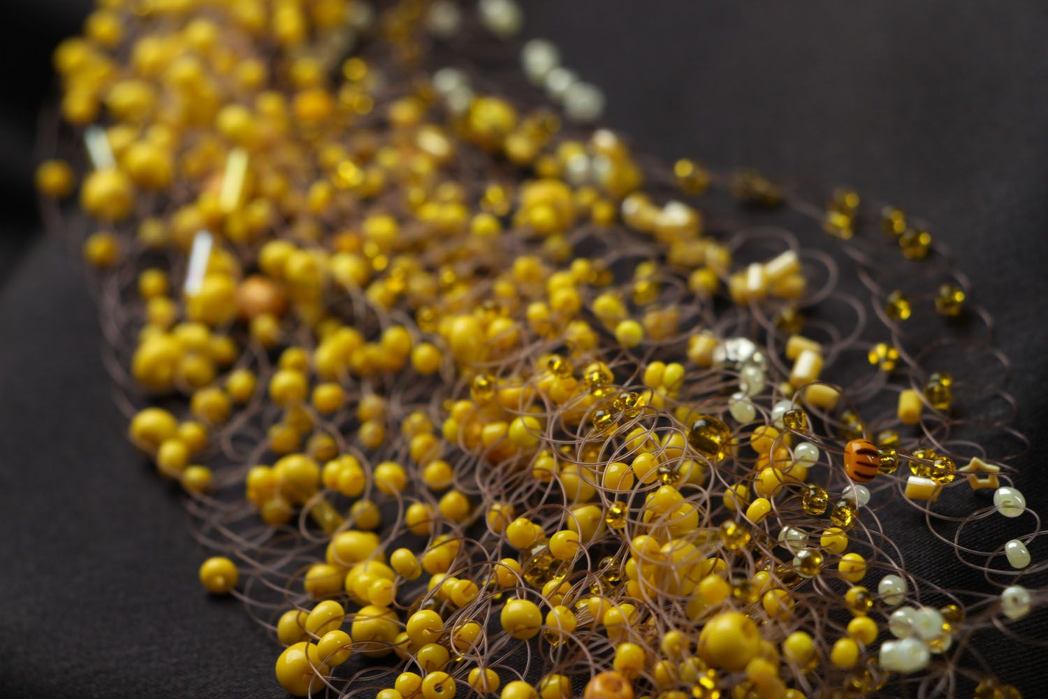 Collier en perles de rocaille léger Mimosa photo 3