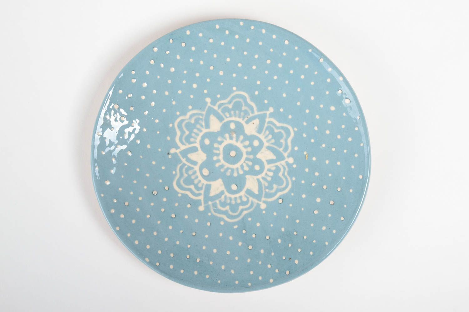 Голубая оригинальная тарелка из глины ручной работы с росписью ангобами Цвет фото 2